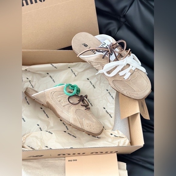 Miu Miu Tan and White Mules with Green Accent - Picture 4 of 5